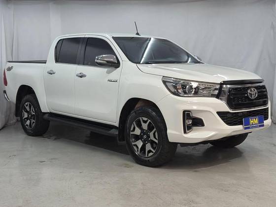 TOYOTA HILUX 2.8 SRX 4X4 CD 16V DIESEL 4P AUTOMÁTICO TOYOTA HILUX 2.8 SRX 4X4 CD 16V DIESEL 4P AUTOMÁTICO